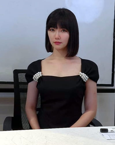 郑女士摘口罩露脸 郑女士摘口罩露脸